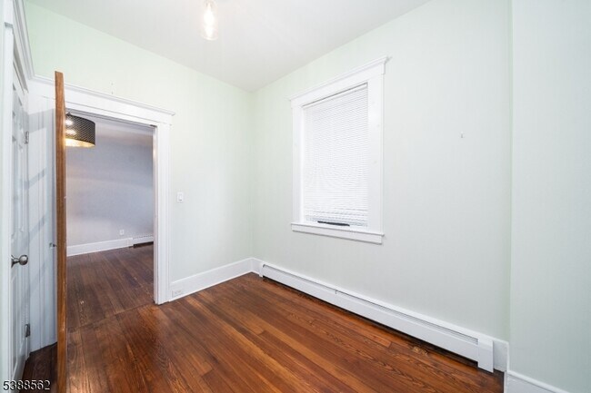 Building Photo - 9 Kling St