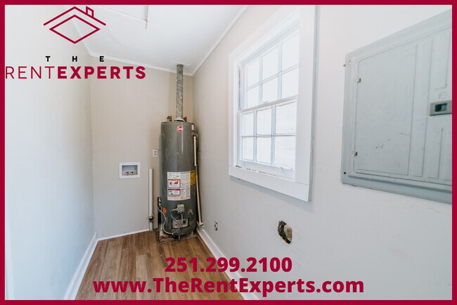 Building Photo - 2551 Farnell Dr