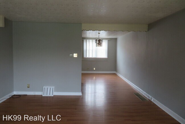 Building Photo - 3 br, 1.5 bath House - 2742 Elbridge St.