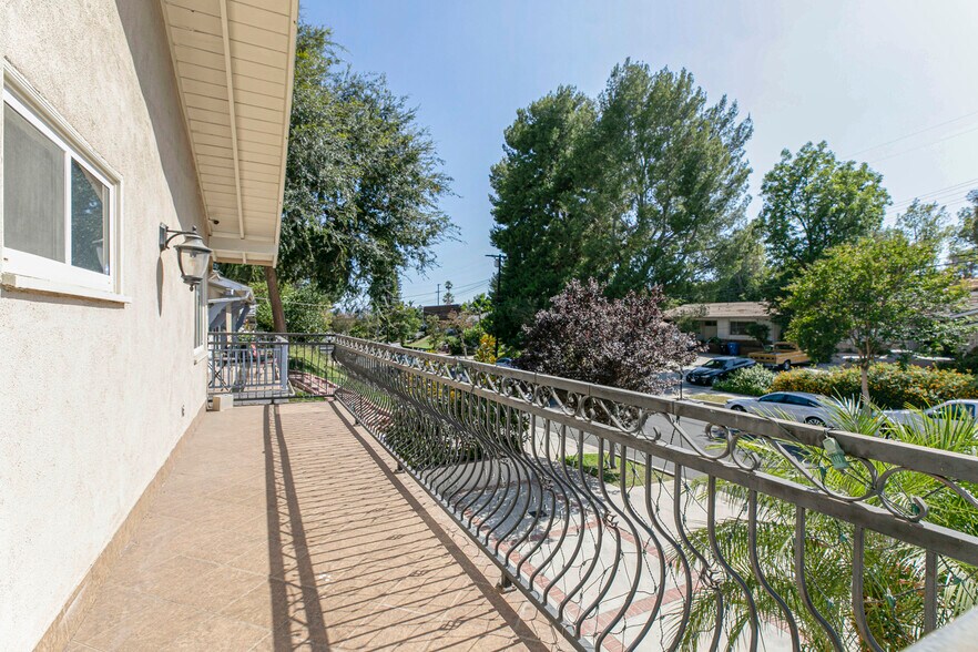 Building Photo - 9434 McLennan Ave