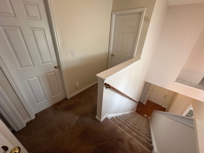 Building Photo - 518 Auburn Square Dr