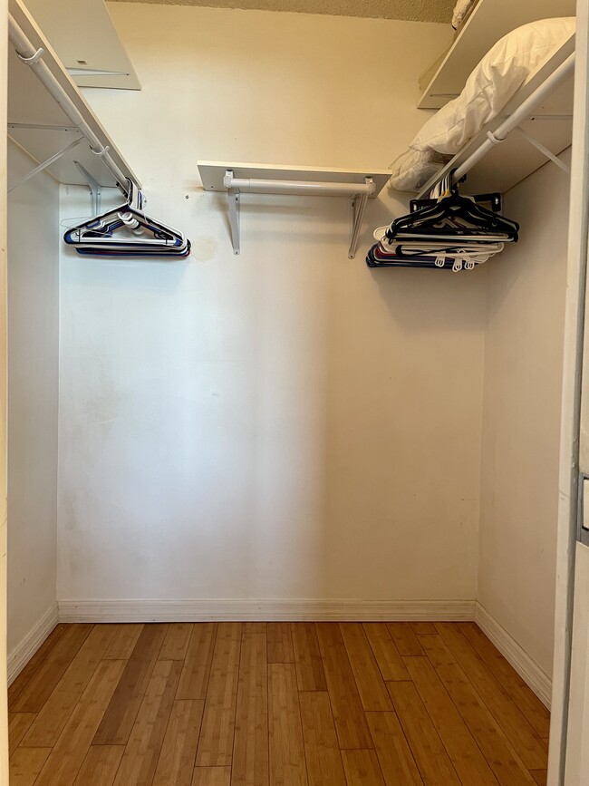 Building Photo - 4775 Cove Cir