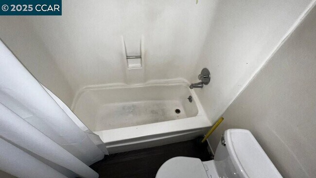 Building Photo - 4260 Clayton Rd