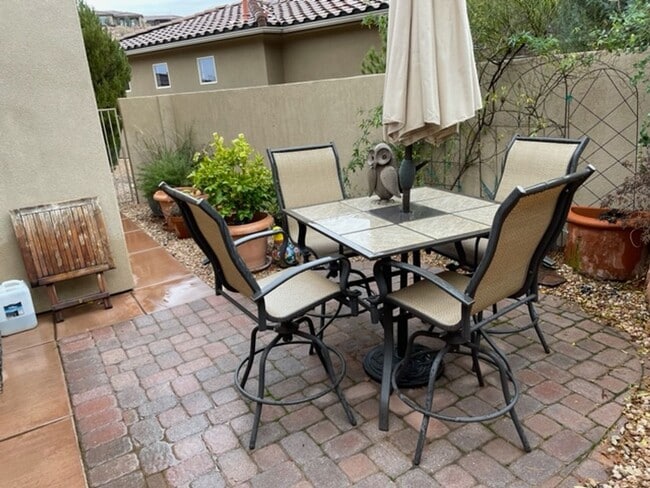 Building Photo - Beautiful Home In A Quiet Gated Community!