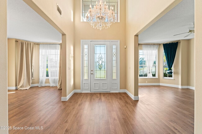 Building Photo - 500 Hidden Hollow Dr