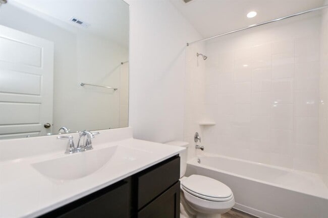 Building Photo - 3024 Crown Gate Dr