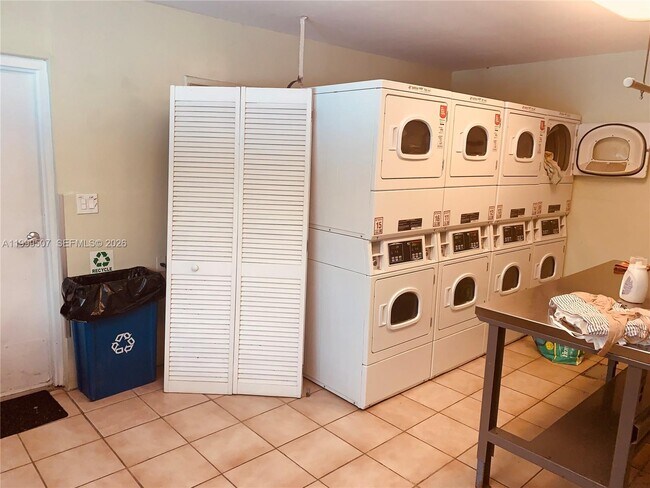 Building Photo - 5605 SW 80th St