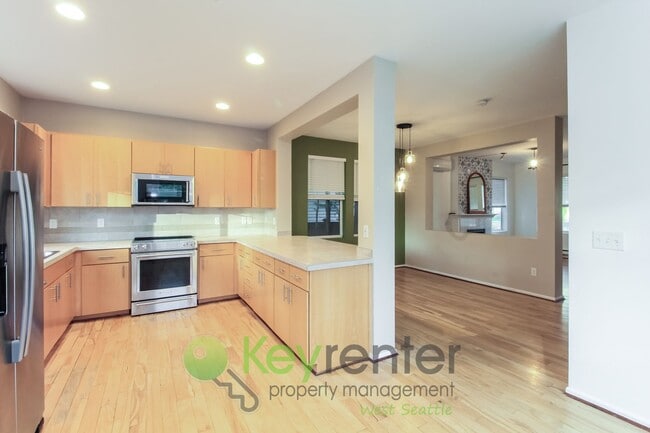 Building Photo - **Rent Incentive** Premier 3-Bed Home in a Coveted Seattle Community