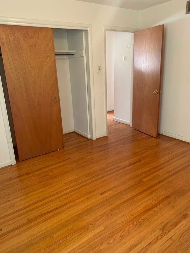 Building Photo - 2 Bedroom 1 Bathroom Home With Carport.