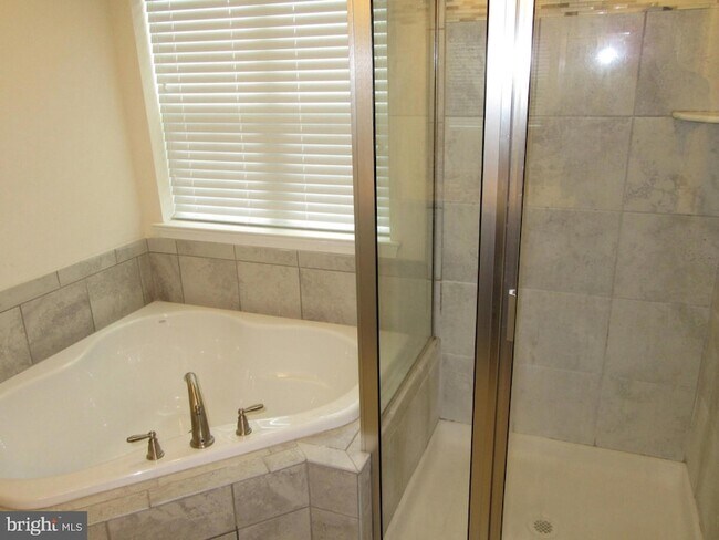 Building Photo - 533 Liam Pl