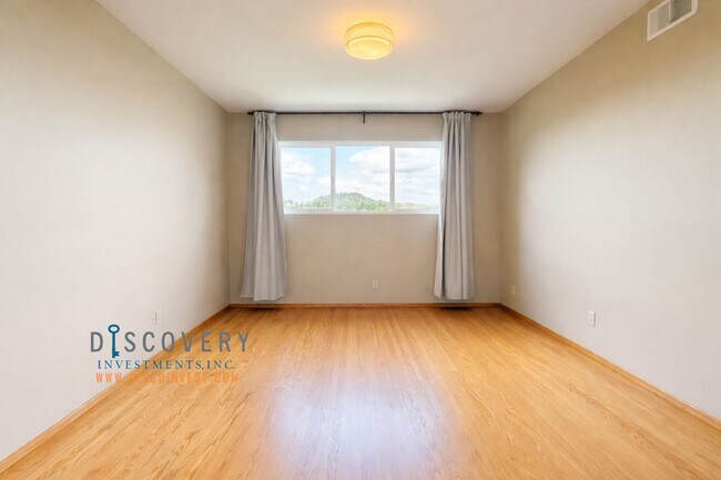 Building Photo - Mid-Century Modern 3 Bedroom Home in Montclair