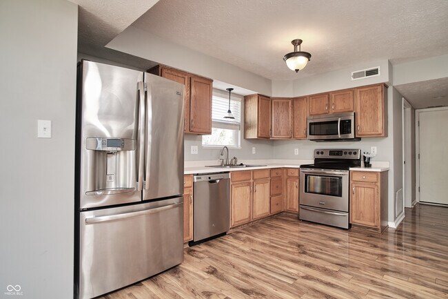Building Photo - 10856 Trailwood Dr