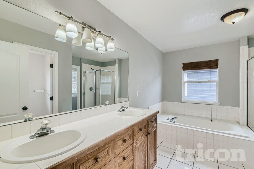 Building Photo - 300 Fieldstone Dr