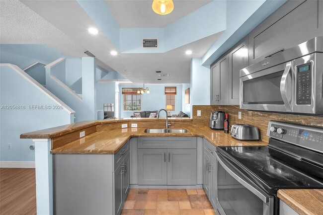 Building Photo - 2845 NE 185th St