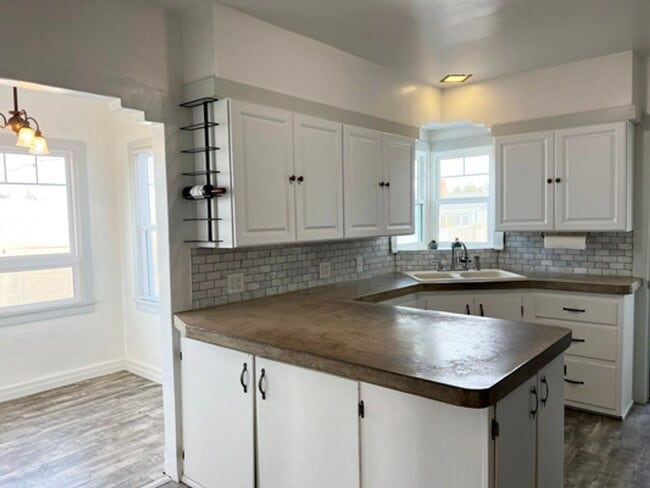 Building Photo - Charming 2-Bedroom Home with Character & Spacious Yard