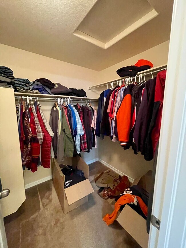 Building Photo - Modern Townhome