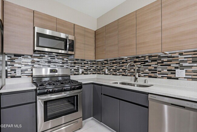 Building Photo - 151 N Halstead Dr