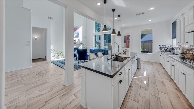 Building Photo - 33004 Durango Bay Ct