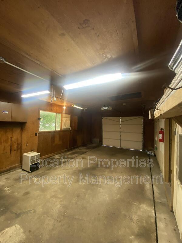 Building Photo - 1207 E 19th St