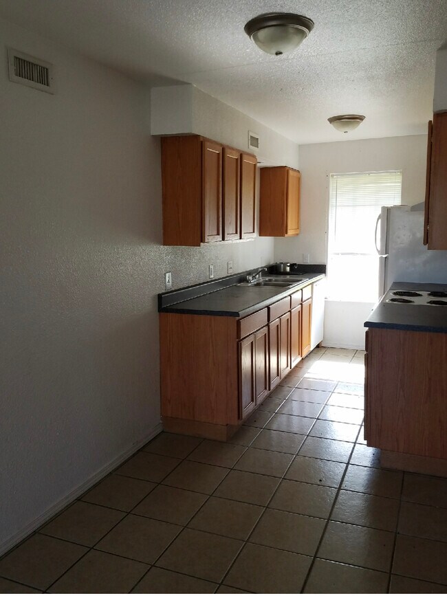 Building Photo - 1407 W Highland Ave