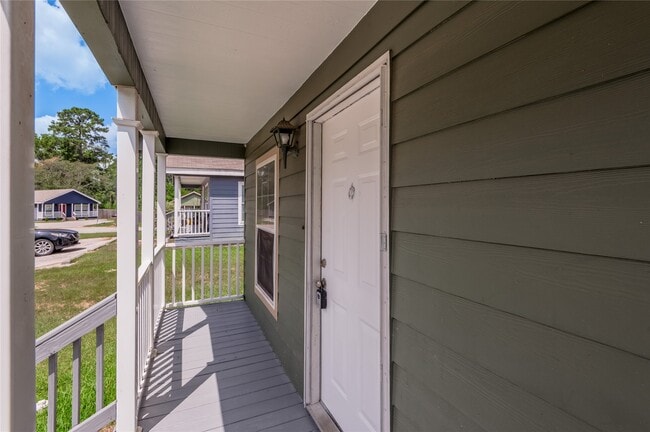 Building Photo - 145 Varsity Drive