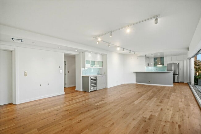 Building Photo - 30 Miller Pl