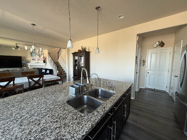Building Photo - "Spacious 6-Bedroom Haven with 5 Full Baths in Aurora - 3,729 Sq. Ft. of Comfort & Style!"