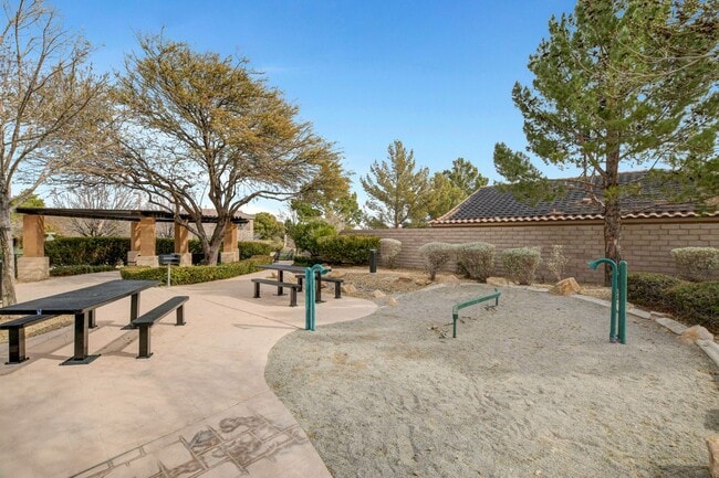 Building Photo - 3 Bedroom Home in Summerlin West COMING SOON!