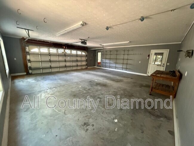 Building Photo - 12207 Lyndell Plantation Dr