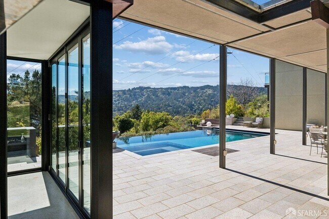 Building Photo - 1435 Lakeview Dr