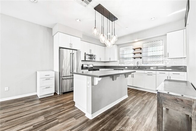 Building Photo - 6331 Pacific Wy