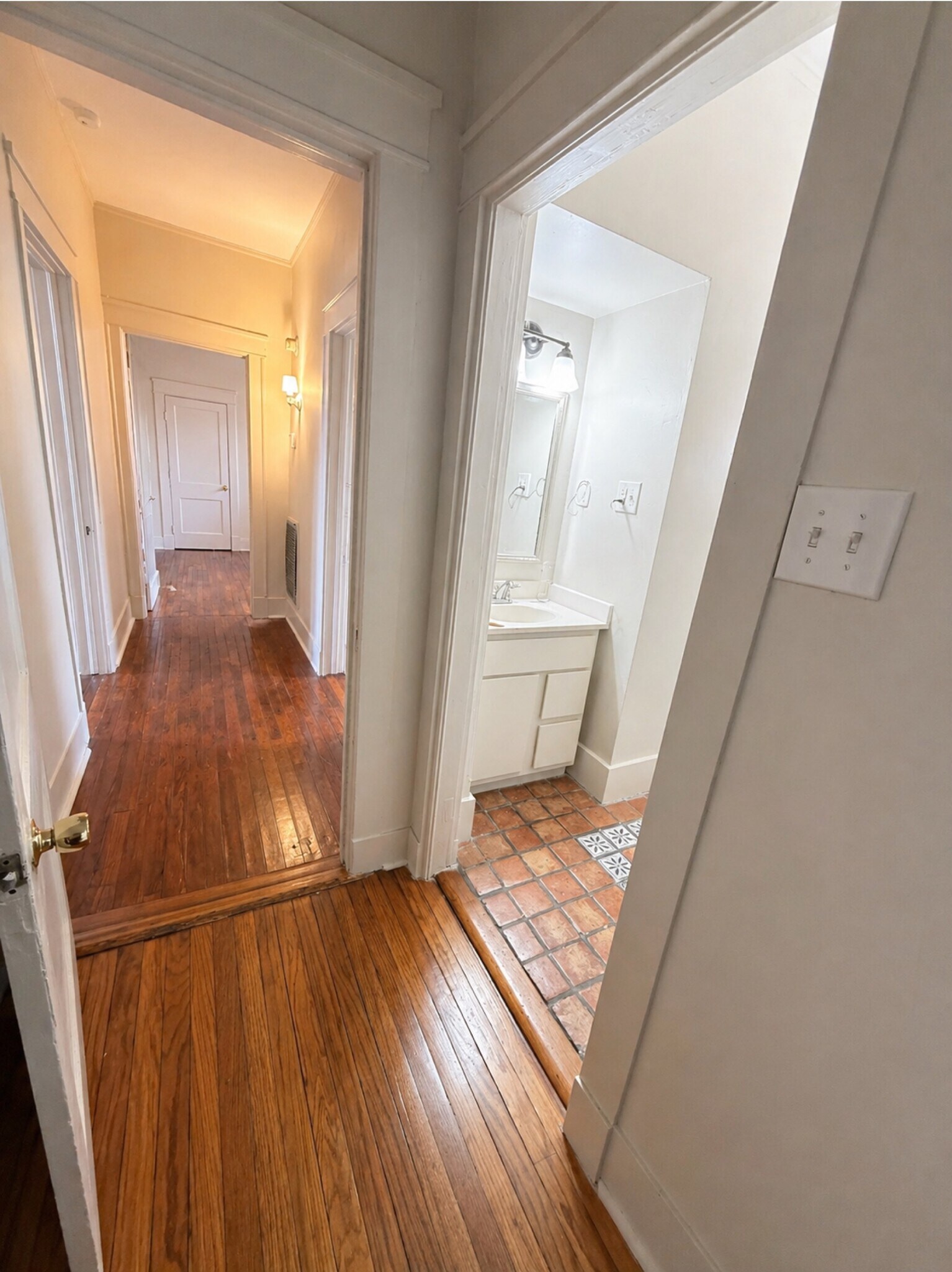 Building Photo - 2035 Joseph St