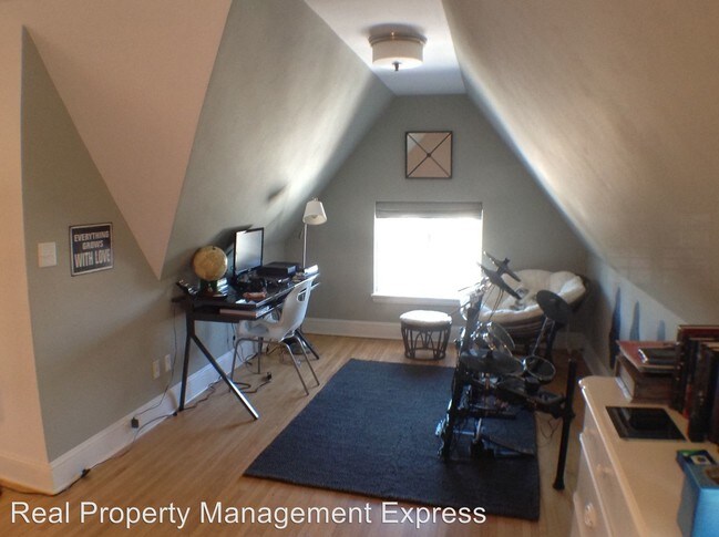 Building Photo - 1 W Penmarch Pl