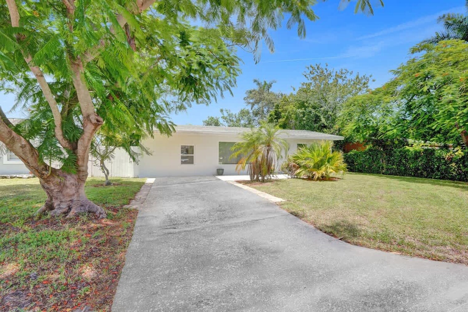 Building Photo - 1587 NE 30th St