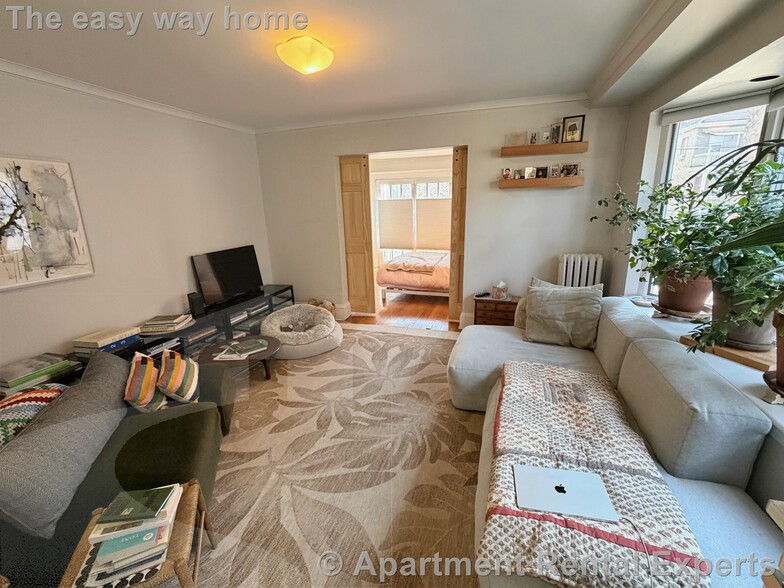 Building Photo - 138 Larch Rd