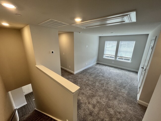 Building Photo - 204 Douglas Bend Rd