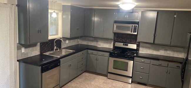 Building Photo - HALF OFF FIRST MONTHS RENT!!
