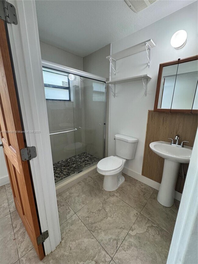 Building Photo - 15730 SW 103rd Ave