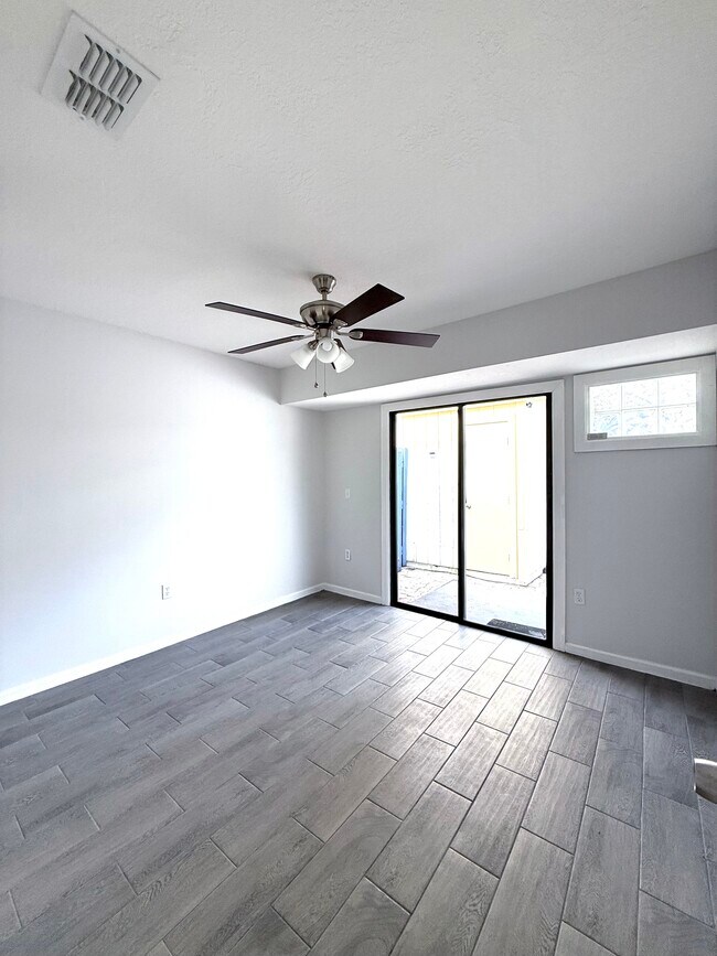 Building Photo - 420 San Gabriel St