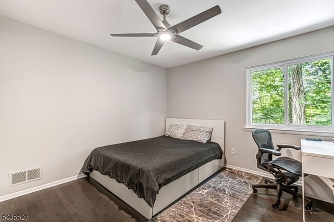 Building Photo - 33 Highmount Ave