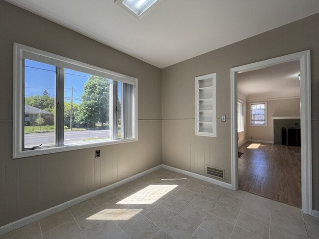 Building Photo - Bright and Welcoming Home with Modern Kitchen, Expansive Backyard & Flexible Living Space