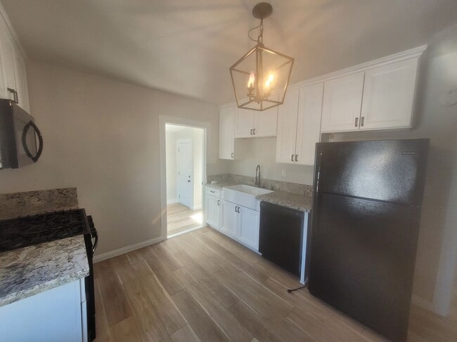 Building Photo - 4143.5 Cleveland Ave