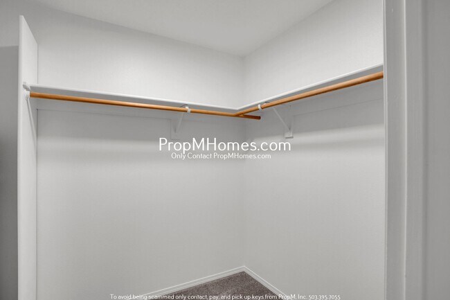 Building Photo - Three Bedroom Gem in Jennings Lodge - Garage Included!