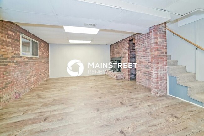 Building Photo - 3 Bedroom Pet-Friendly Home in Knoxville, TN with Main Street Renewal
