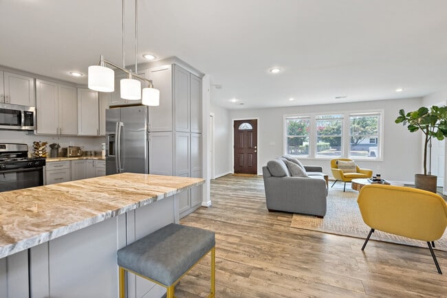 Building Photo - 6532 Summerton Way