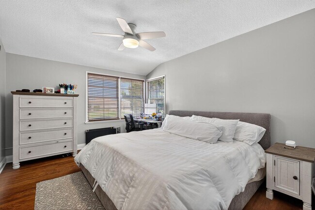 Building Photo - 3 Bed, 2 Bath home in quiet neighborhood