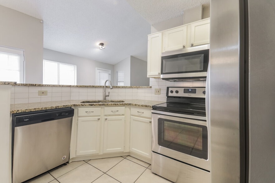 Building Photo - 2605 Mountainview Dr