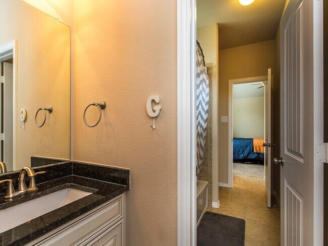 Building Photo - 3205 Cotton Blossom Way