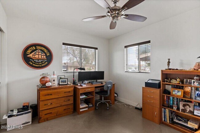 Building Photo - 2224 E Sells Dr