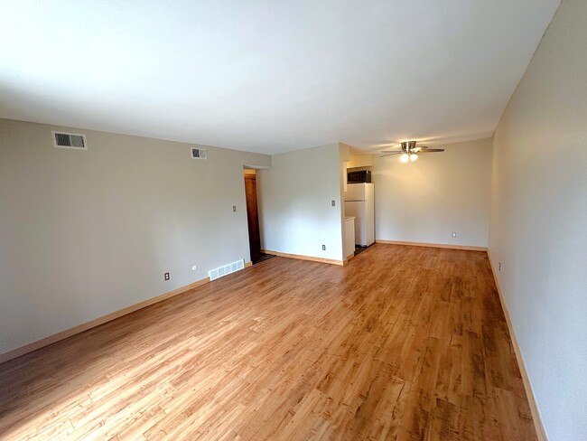 Building Photo - 280 E Highline Cir